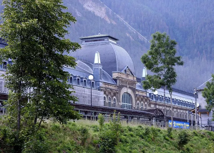 Pinsapo Canfranc-estacion Canfranc